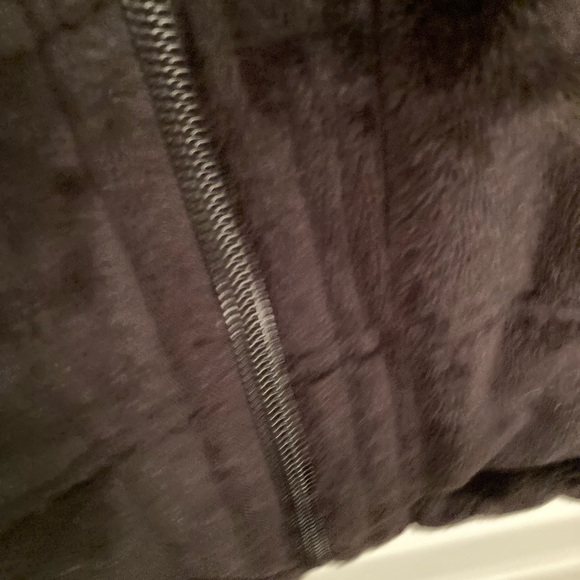 Lady Hathaway Black Faux Fur Polyester Vest with 2 Pockets Size Large. - Picture 5 of 10